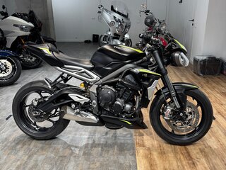 2020 Triumph Street Triple, чёрный, 999000 рублей, вид 2