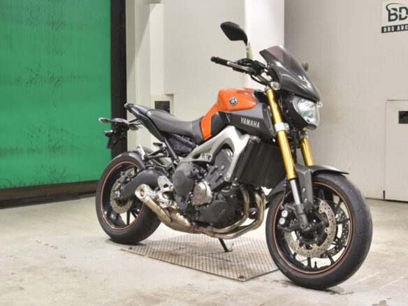2016 Yamaha MT-09 (FZ-09), оранжевый - вид 1
