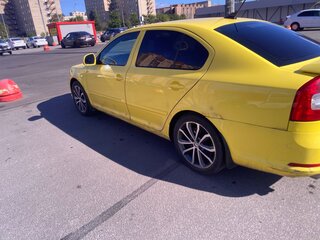 2011 Skoda Octavia RS II Рестайлинг, жёлтый, 1100000 рублей, вид 4