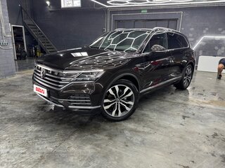 2021 Volkswagen Touareg III, коричневый, 5650000 рублей, вид 1