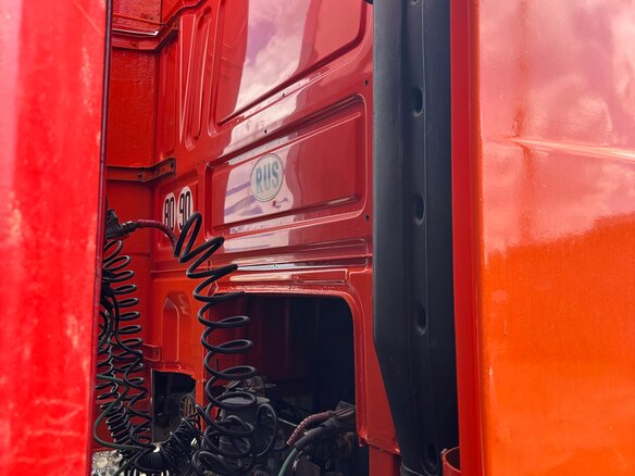 2001 DAF 95XF, оранжевый, 1800000 рублей - вид 6
