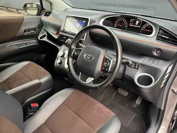 2021 Toyota Sienta II Рестайлинг, серый - вид 9