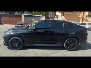 2021 BMW X6 40i III (G06), чёрный, 8500000 рублей, вид 4