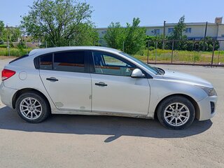 2013 Chevrolet Cruze I Рестайлинг, серебристый, 515000 рублей, вид 3
