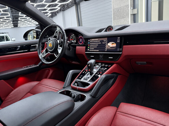 2021 Porsche Cayenne III, чёрный, 9990000 рублей
