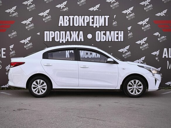 2021 Kia Rio IV Рестайлинг, белый, 1125000 рублей - вид 8