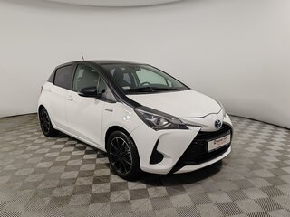 2017 Toyota Yaris III Рестайлинг 2, белый, 1375000 рублей, вид 3