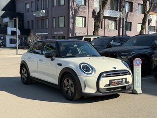2023 Mini Hatch Cooper III (F55/F56) Рестайлинг 2, чёрный, 2140000 рублей, вид 3