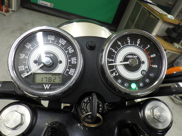 2015 Kawasaki W 800, бежевый, 680000 рублей - вид 2