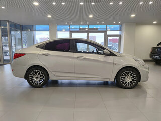 2014 Hyundai Solaris I, серебристый, 686000 рублей, вид 4