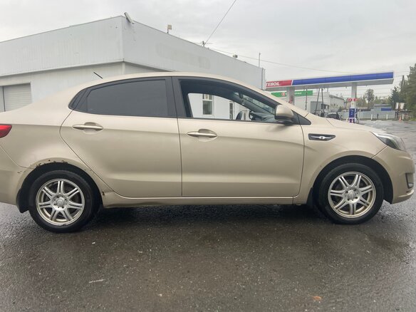 2015 Kia Rio III, бежевый, 500000 рублей - вид 1