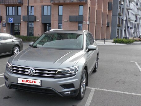 2018 Volkswagen Tiguan II, серебристый, 2850000 рублей, вид 4