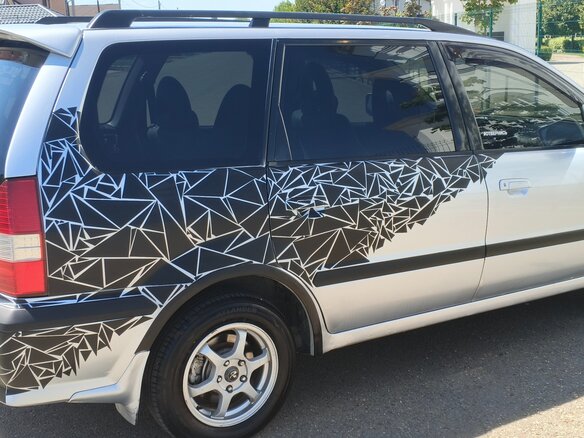 2003 Mitsubishi Space Wagon III, серебристый - вид 1