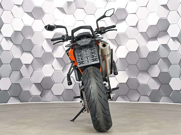 2023 KTM 890 Duke GP, чёрный, 899000 рублей - вид 5