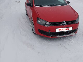 2010 Volkswagen Polo V, красный, 660000 рублей, вид 2