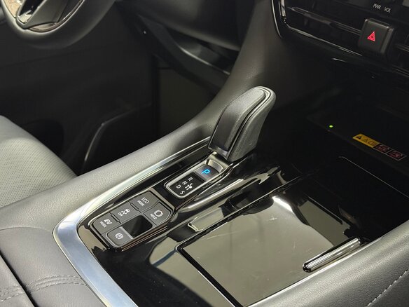 2023 Toyota Alphard IV, чёрный, 13999000 рублей - вид 25