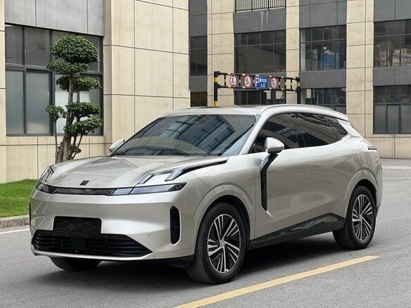 2024 Lynk & Co 08 21.2 kWh I, бежевый, 3300000 рублей