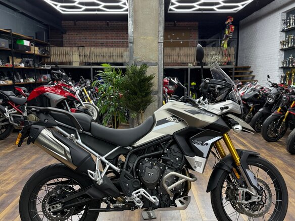 2023 Triumph Tiger 900, серебристый, 1770000 рублей