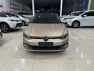 2022 Volkswagen Golf VIII, бежевый, 1790000 рублей, вид 1