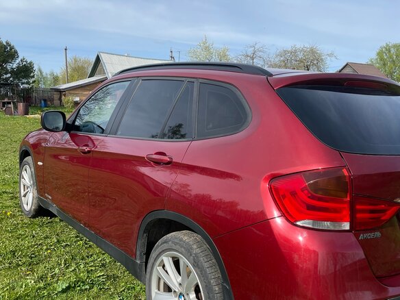 2012 BMW X1 20i I (E84), пурпурный, 1100000 рублей - вид 2