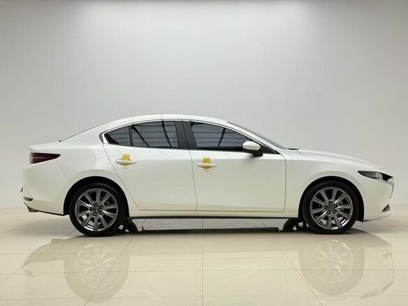 2023 Mazda 3 Axela IV (BP), белый, 1570000 рублей - вид 3