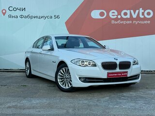 2013 BMW 5 серии 520i VI (F10/F11/F07), белый, 1730000 рублей, вид 3
