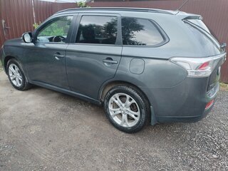 2013 Mitsubishi Outlander III, серый, 1370000 рублей, вид 4