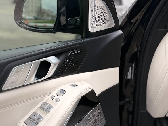 2021 BMW X7 40d I (G07), чёрный, 10100000 рублей - вид 21