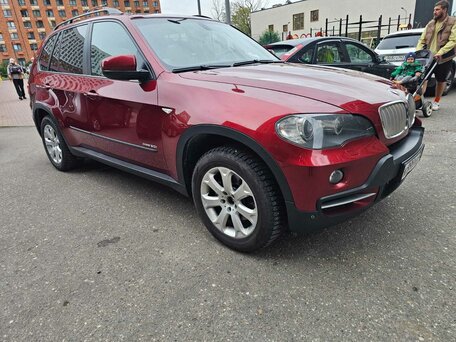 2010 BMW X5 30i II (E70), красный, 1375000 рублей, вид 2