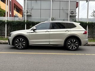 2021 Volkswagen Tiguan 380TSI L II (China Market), бежевый, 2400333 рублей, вид 2