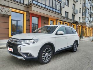 2017 Mitsubishi Outlander III Рестайлинг 2, белый, 1750000 рублей, вид 1