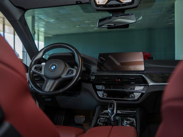 2022 BMW 5 серии Long 530Li VII (G30/G31/G38) Рестайлинг, белый, 4840000 рублей - вид 9