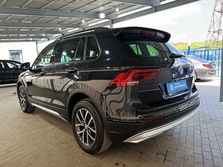 2019 Volkswagen Tiguan II, чёрный, 2479000 рублей, вид 3