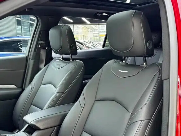 2025 Cadillac XT4 I Рестайлинг, красный - вид 18