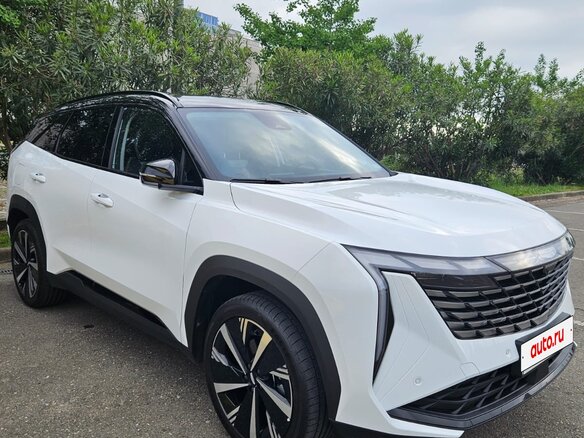 2023 Geely Atlas II, белый, 4100000 рублей - вид 2