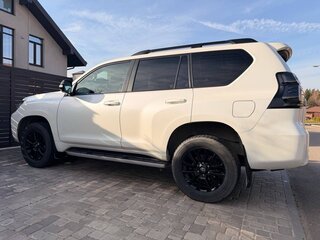 2021 Toyota Land Cruiser Prado 150 Series Рестайлинг 3, белый, 5600000 рублей, вид 4
