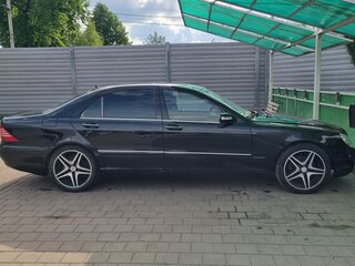 2004 Mercedes-Benz S-Класс 500 IV (W220) Рестайлинг, чёрный, 570000 рублей, вид 2