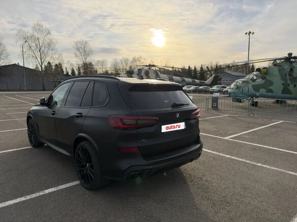 2022 BMW X5 40d IV (G05/G18), чёрный, 8900000 рублей - вид 1