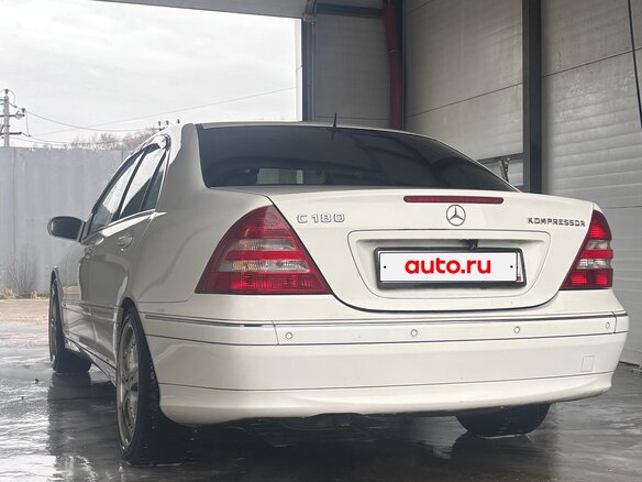 2005 Mercedes-Benz C-Класс 180 II (W203) Рестайлинг, белый, 700000 рублей - вид 3