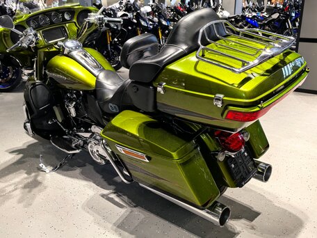 2017 Harley-Davidson CVO Limited, зелёный, 2100000 рублей, вид 4