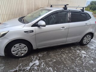 2016 Kia Rio III Рестайлинг, серебристый, 650000 рублей, вид 4