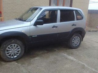 2014 Chevrolet Niva I Рестайлинг, серебристый, 590000 рублей, вид 3