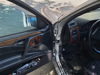 1997 Mercedes-Benz E-Класс 320 II (W210, S210), серебристый, 487500 рублей, вид 5