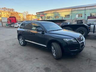 2007 Volkswagen Touareg I Рестайлинг, чёрный, 1097000 рублей, вид 3