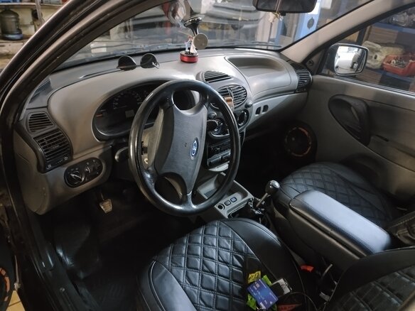 2011 Lada (ВАЗ) Kalina I, чёрный, 300000 рублей - вид 3