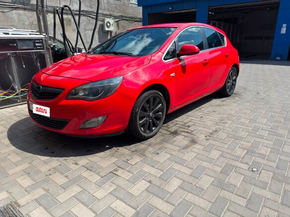 2010 Opel Astra J, красный