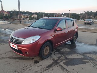 2014 Renault Sandero I, красный, 490000 рублей, вид 2