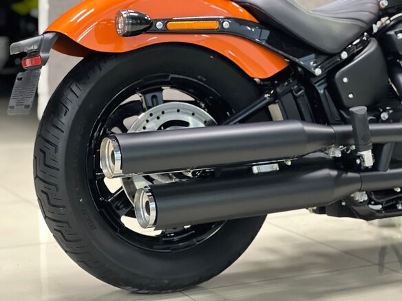 2025 Harley-Davidson Street Bob, оранжевый, 1690000 рублей - вид 16