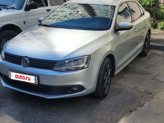 2014 Volkswagen Jetta VI, серебристый, 950000 рублей, вид 2