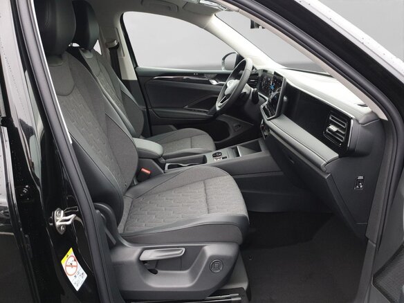 2026 Volkswagen Tiguan III, чёрный, 5239000 рублей - вид 14